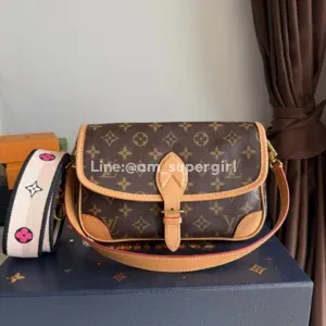 Lv Dianne สายสีครีม