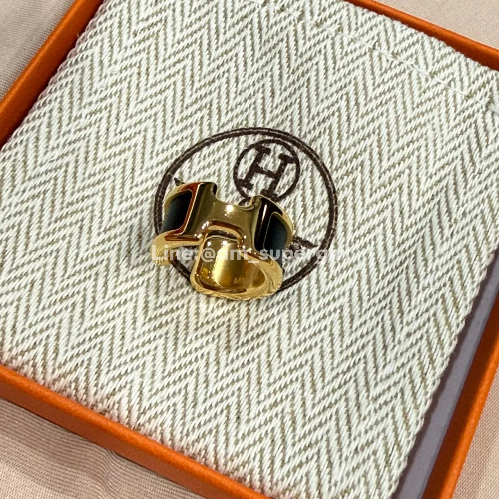 Hermes ear cuff สีดำทอง